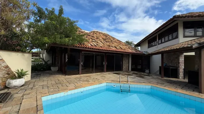 Casa ampla 05 quartos Cancela Preta Macaé-RJ