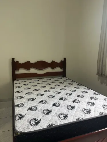 Cama de casal + 2 colchões de casal