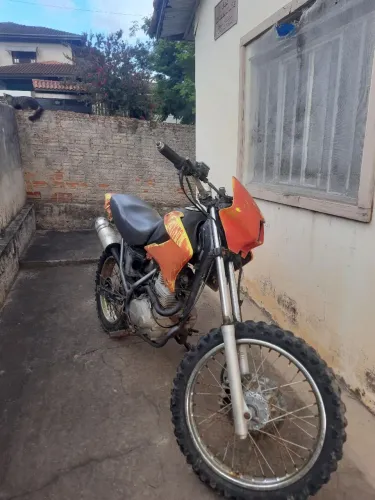 Bros 150 de trilha