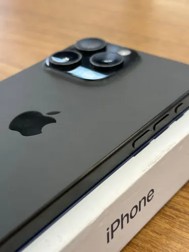 Iphone 15 pro max 512gb iSeminovo! Todo original! Com caixa e cabo certificado Apple.