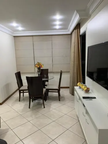 Aluga se apartamento em Itapuã, com ou sem mobília. Apart dois quartos,sendo uma suite.
