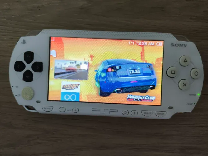Sony PSP (PlayStation Portable) 1000 Branco (Defeito no analógico)