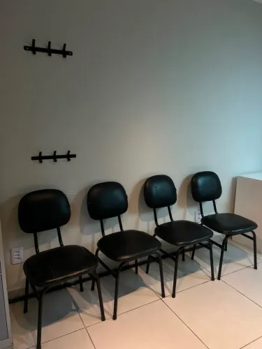 Cadeiras acolchoadas (escritório/sala de aula/espera)