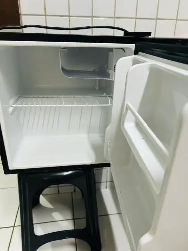 Frigobar 45L semi novo 6 meses de uso