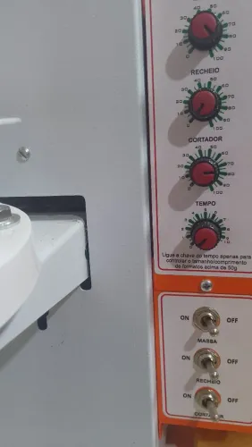 Máquina modeladora de salgados