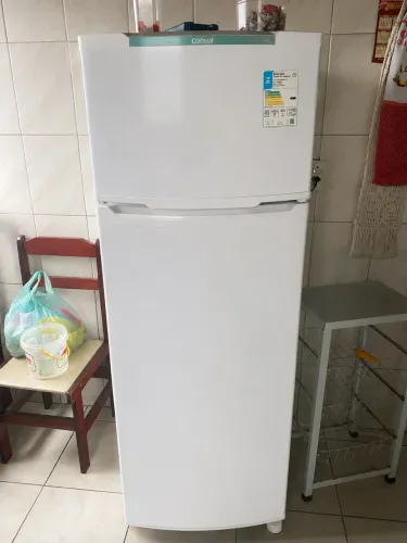 Vende se geladeira