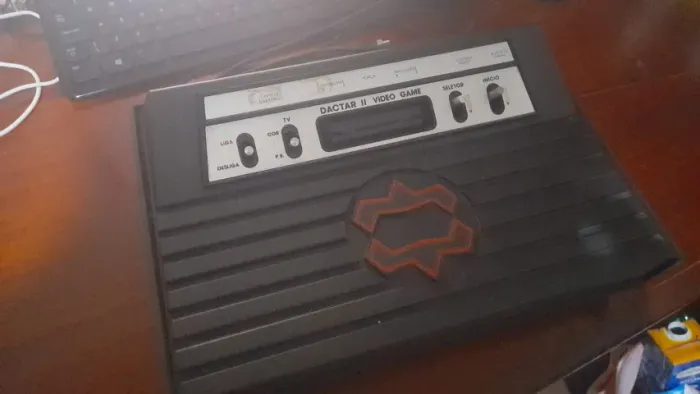 Videogame Atari Dactar 2 + 16 Cartuchos, Manual, 2 Controles