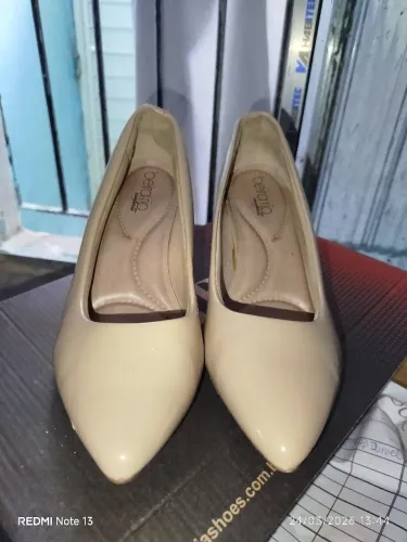 Scarpin bege 