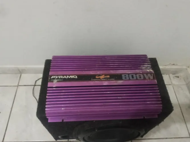 Vende-se caixa de som com piramedi