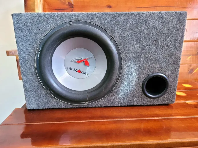 Caixa de Subwoofer 12" Cruzader