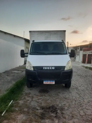 Caminhao iveco daily 70c17 2013 eu sou o segundo dono o carro está trabalhando.
