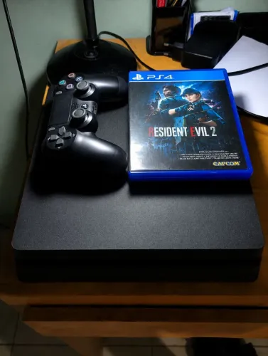 PS4 Slim 500GB + Controle Original + 2 Jogos<br>+ 2 Jogos Resident Evil + HDMI + Fonte