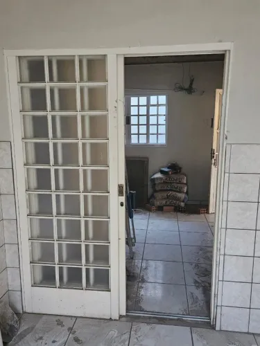 Porta de correr de ferro cor branca, 1,55x2,10