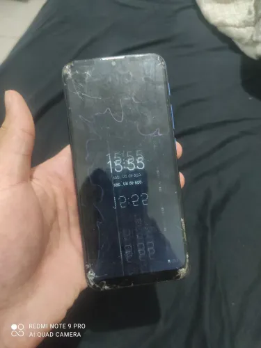 Celular estragado para tirar peça