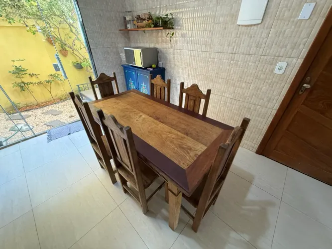 Mesa de Jantar em Madeira Maciça com 6 Cadeiras - 1,60 x 0,80