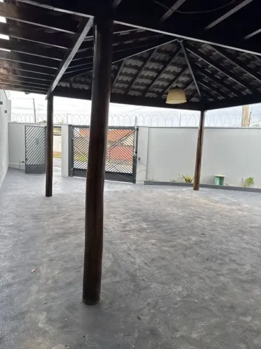 RESIDÊNCIA COM 3 DORMITÓRIOS EM EXCELENTE LOCALIZAÇÃO