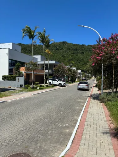 Terreno em Condomínio a 200m da Praia da Cachoeira - 447m²