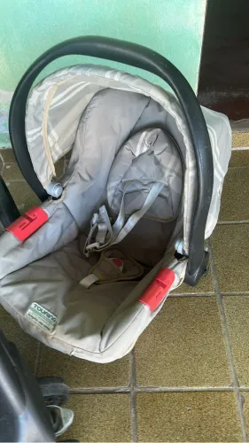 Kit carrinho e bebê conforto burigoto