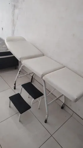 Vendo está maca 3 posiçães reclinável leia a descrição do anúncio.