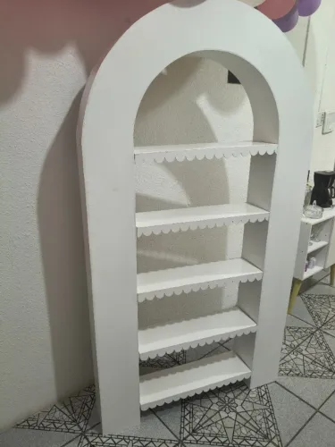 Estante painel para lembrancinhas com 5 prateleiras
