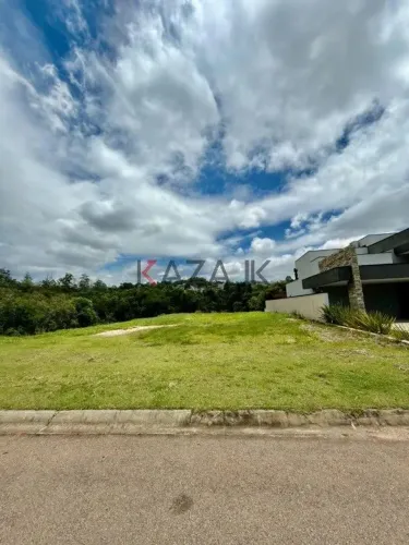 Comprar/vendo: Terreno à venda com 820m², terraplanado e com fundo para área verde no cond