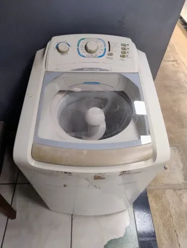 Máquina de lavar Electrolux 10 kg com defeito