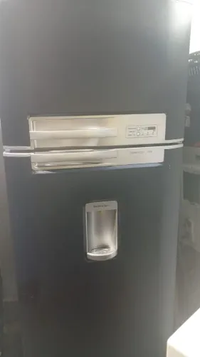 Geladeira electrolux 550 litros muito espaçosa valor 950,00 aceito cartão
