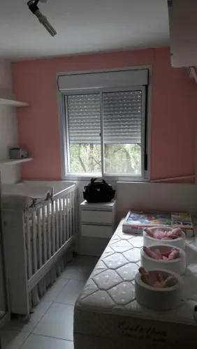 Cama de solteiro com cama auxiliar