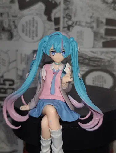 OPORTUNIDADE | Figure Hatsune Miku Love Blazer Sentada Colecionavel