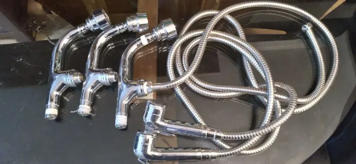 Chuveiro a gás de inox com chuveirinhos 
