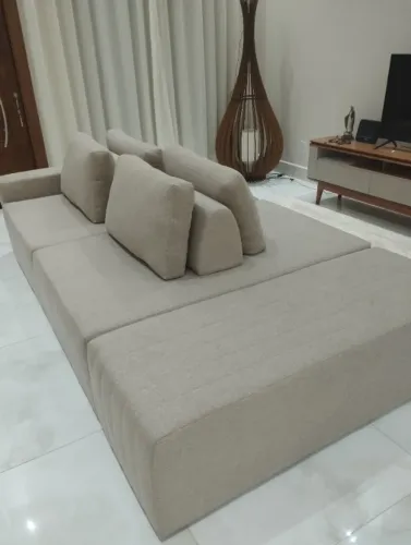 Sofá Ilha Suede off white. Alto padrão. 3 meses de uso. Comp x largura: 2,85x1,60. 