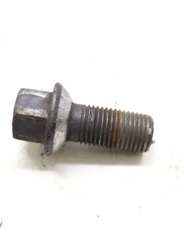 Parafuso Roda mercedes B200 1.6 2013 2014