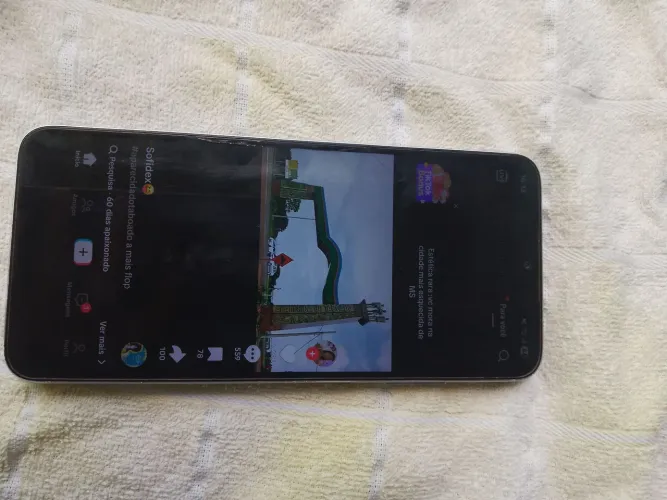 Vendo um Samsung A06s 128gb só está com trincando fio de cabelo nem percebe