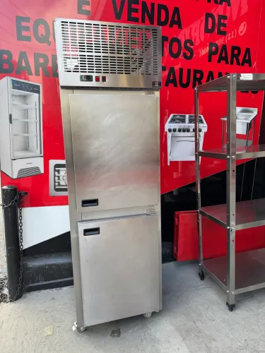 VENDO UM FREEZER FROST FREE TODO EM AÇO INOX 