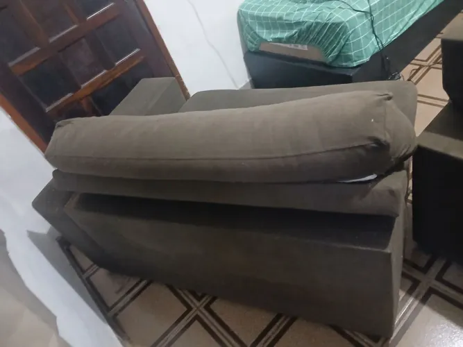 Sofá grande retratil e rack