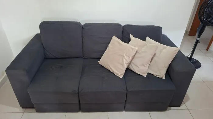 Sofá Retrátil (acompanha 3 almofadas como na imagem)