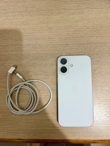 iPhone 16 512gb com garantia ativa. Cor: Branco