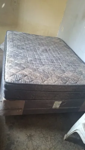 Cama Semi nova 