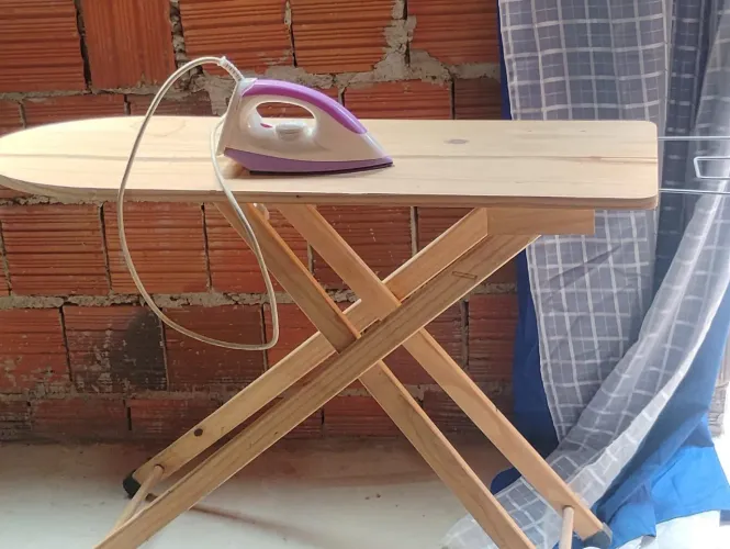 Ferro com tábua de passar