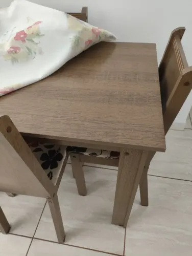 Mesa retangular com 4 cadeiras