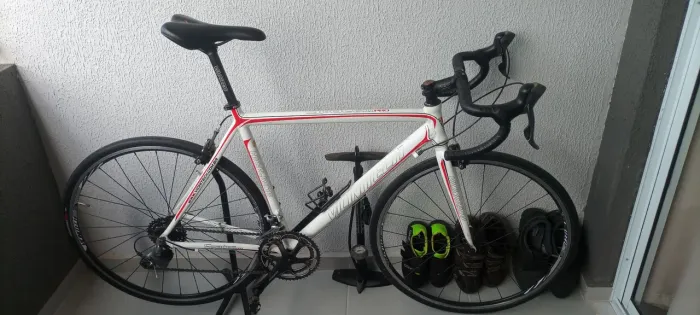 Vendo bike speed tamanho 56 zerada.