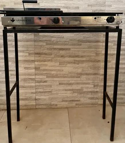 Chapa de hambúrguer com suporte 