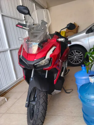 Honda ADV 160 zerada com menos de 1000km