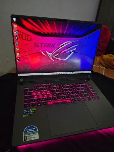 Notebook asus Rog strix G16 Rtx 5060 gb de VRam