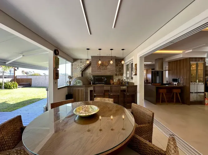 Casa impecável com 4 quartos, sendo 2 suítes + escritório