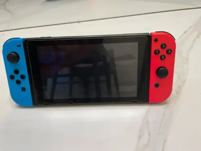 Nintendo Switch Impecável + Charging Grip Original + Case (Oportunidade!)