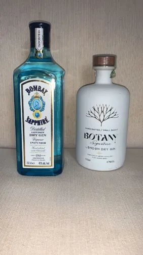 Vendo vários litros de bebidas originais. 