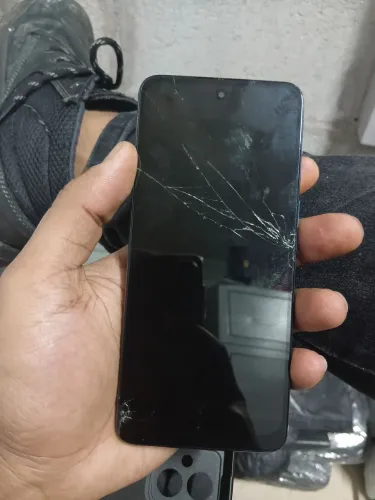 Celular G54, 256GB ram, pouco tempo de uso. DEIXEI CAIR E QUEBROU A TELA, A tela da sinal