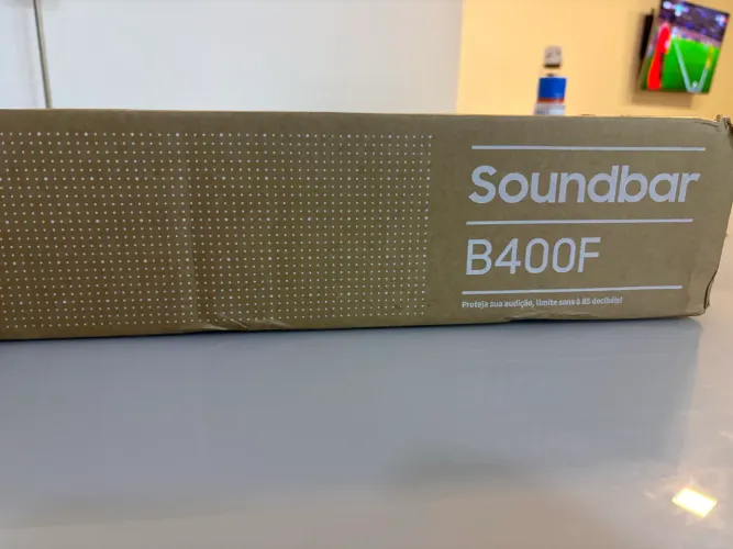 Soundbar Samsung HW-B400F Subwoofer integrado - lacrado