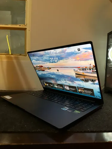 Notebook Samsung Galaxy Book3 Ultra I7 32gb 1.8tb Grafite (Usado) 1 ano e meio de uso.